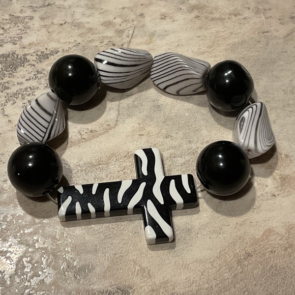 Zebra bead bracelet cross stretch black white new - Picture 1 of 5